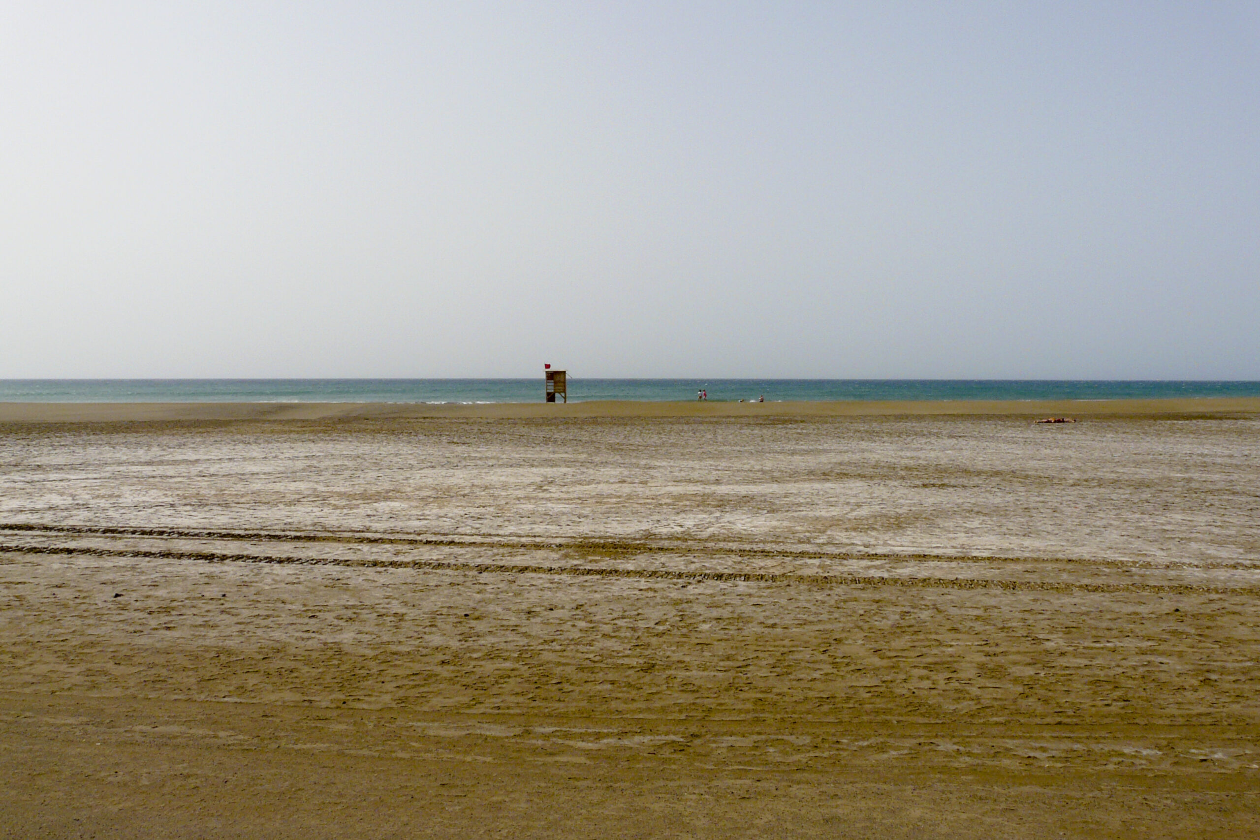 Things to do in Puerto del Carmen - Playa Grande beach with golden sand
